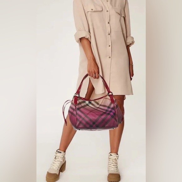 AUTHENTIC Burberry Raspberry Gradient Supernova Check Tote - Picture 2 of 15